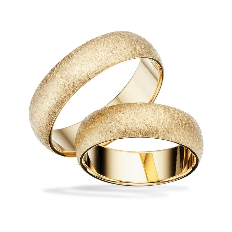 Unikke Scrouples vielsesringe i 8 eller 14 karat guld med børstet overflade og 6 mm bredde.